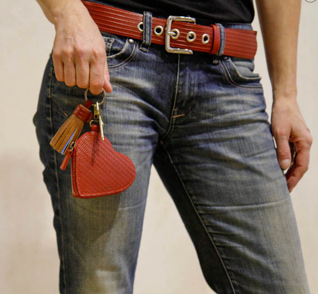 Elvis & Kresse Heart Pouch