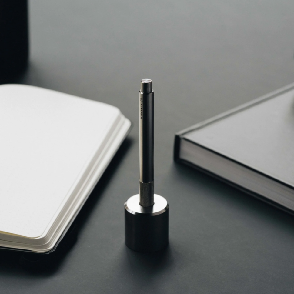 Wingback Pen Holder in Titanium
