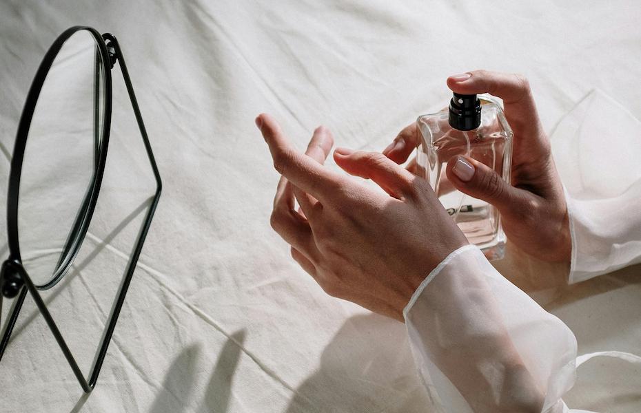 cropped perfume image by cottonbro studio via pexels