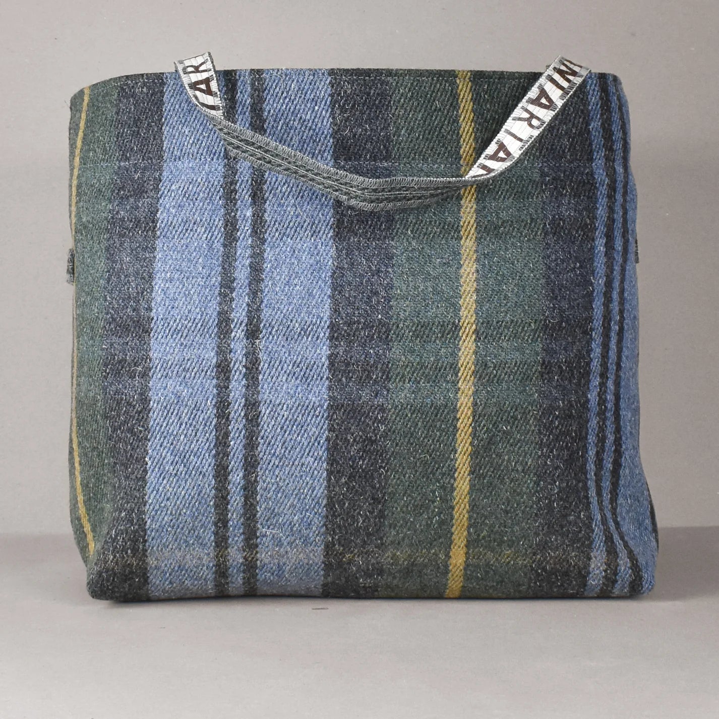 Anta Brodick Log Bag
