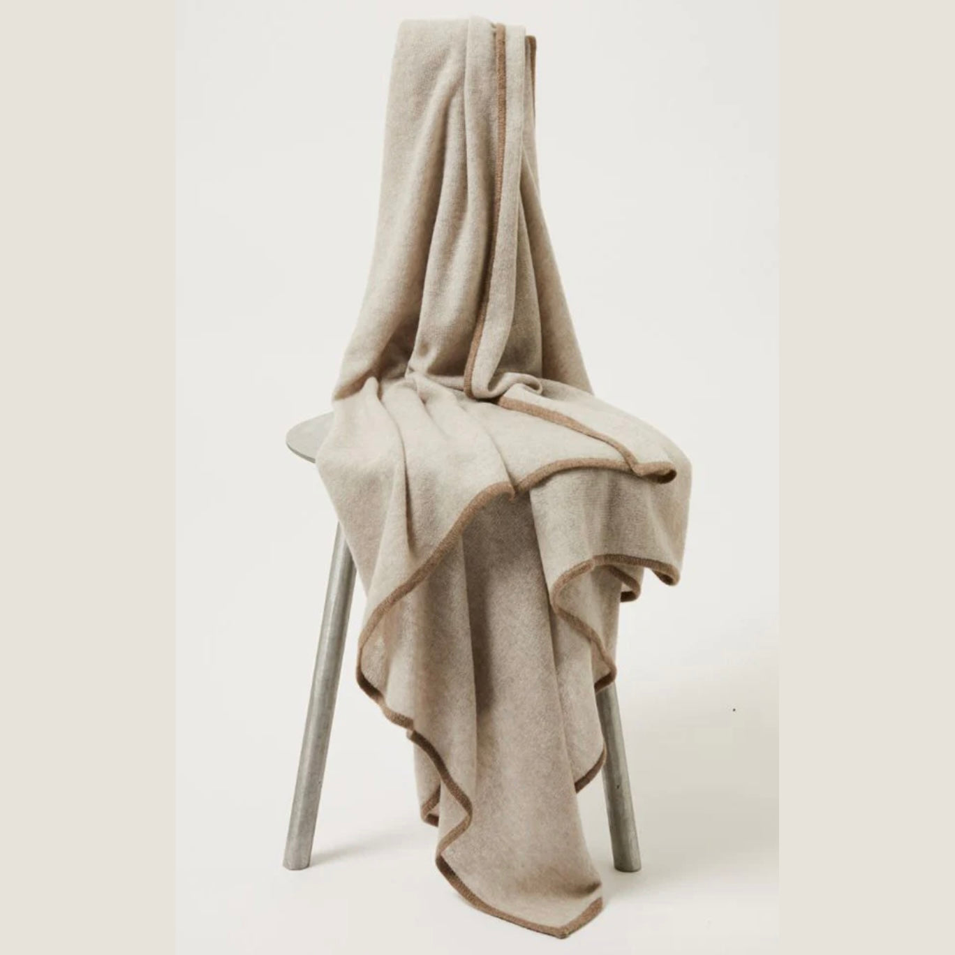 Oyuna Daya Cashmere Throw in Feather