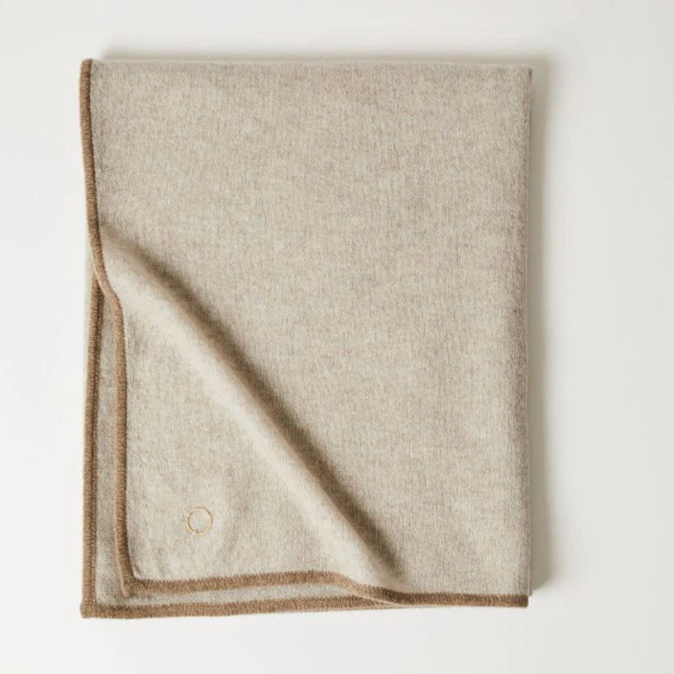 Oyuna Daya Cashmere Throw in Feather