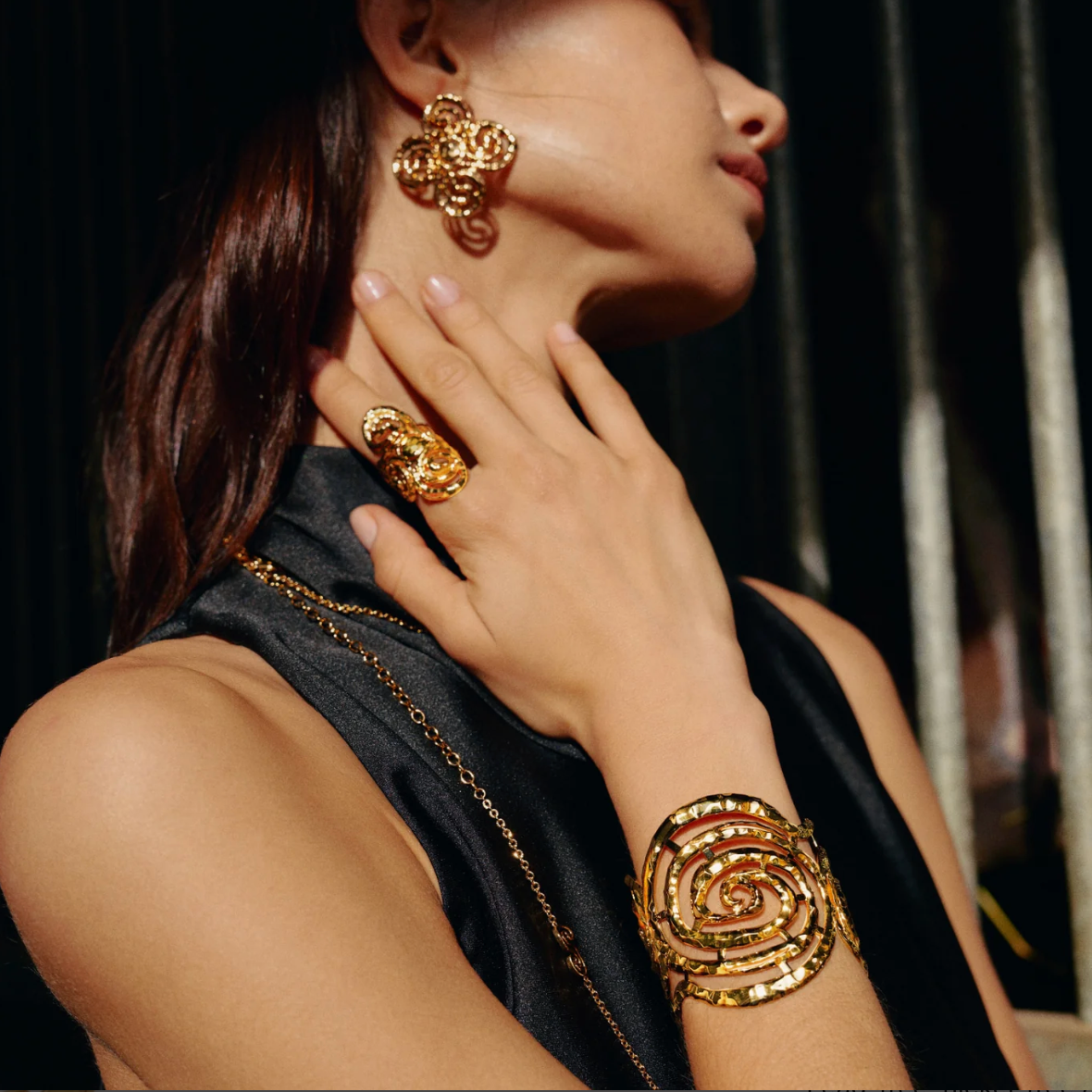 Retro Chic Eternal Spiral Ring