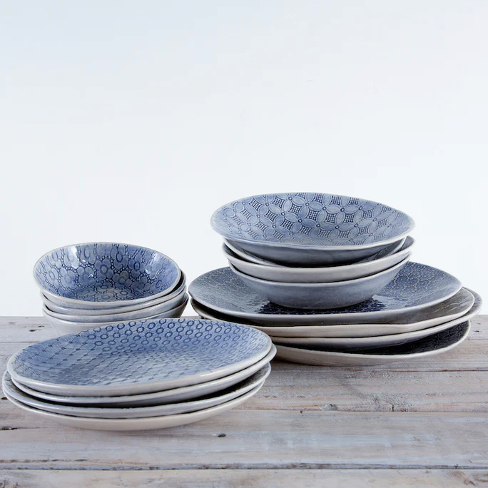 Patterned dinner outlet set